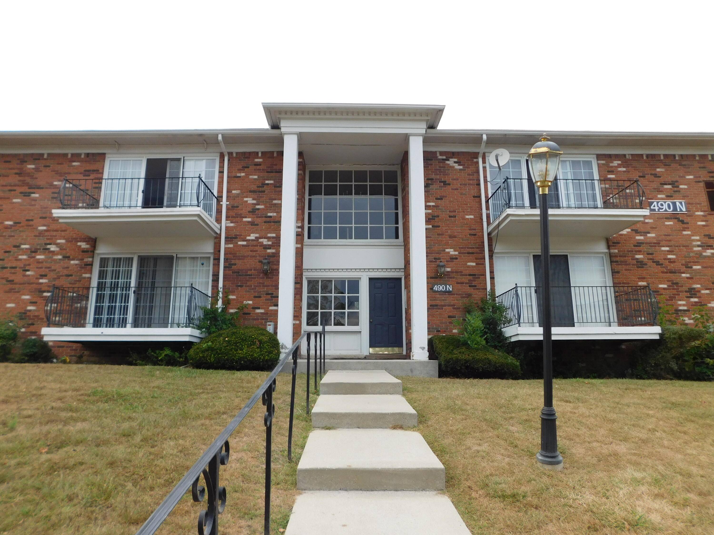 490 N Fox Hills DR #1, Bloomfield Twp, MI 48304