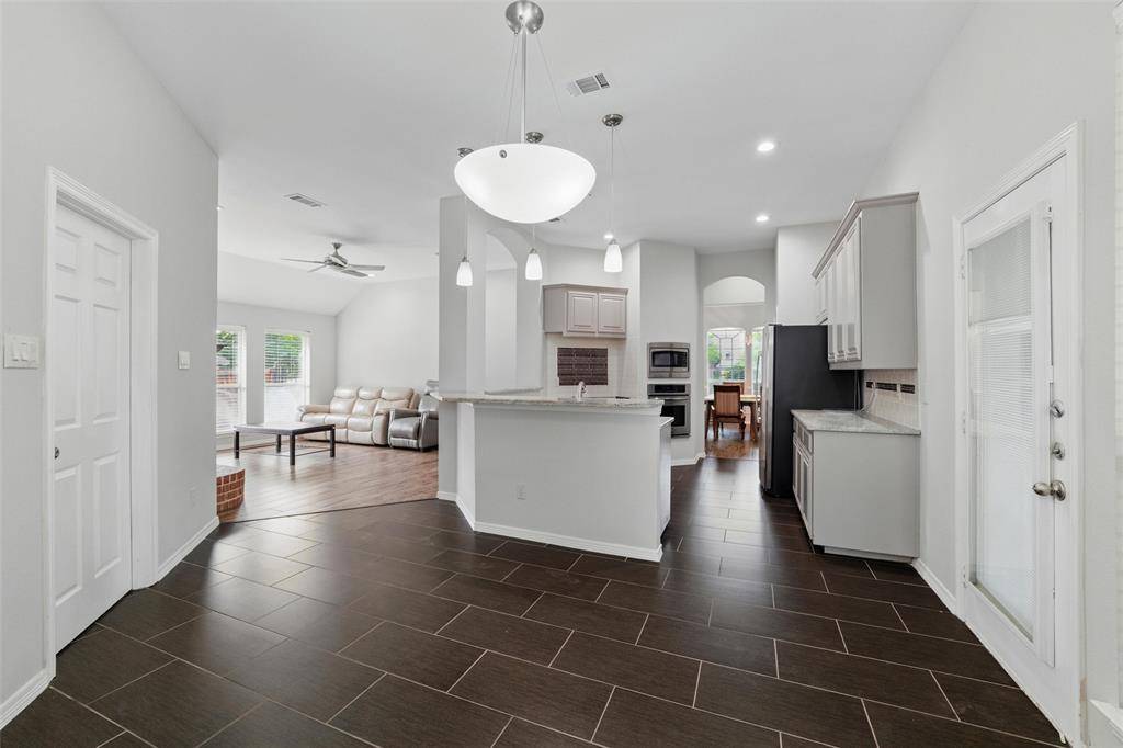 3402 Blue Forest Drive, Arlington, TX 76001