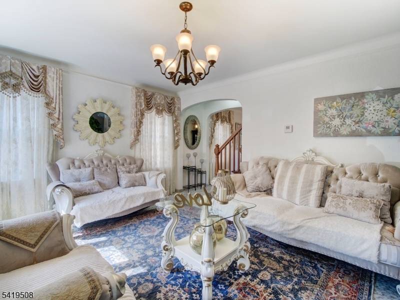 569 Monroe Pl, Ridgefield Boro, NJ 07657