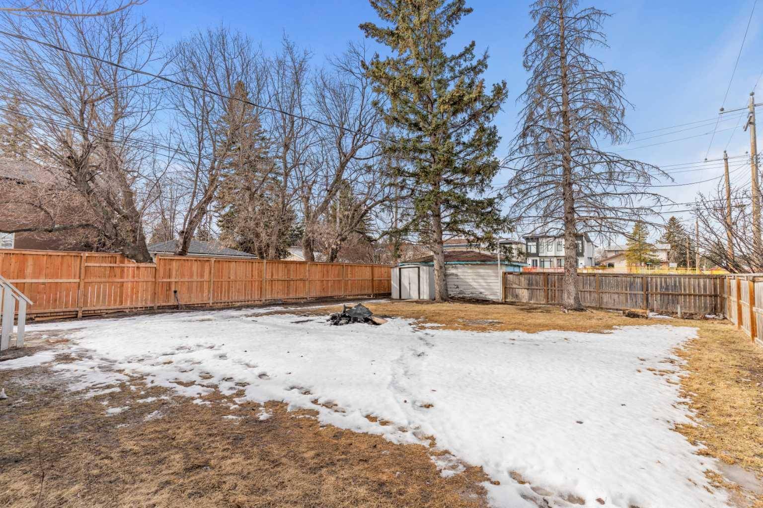 1403 43 ST SW, Calgary, AB T3E 0Y4