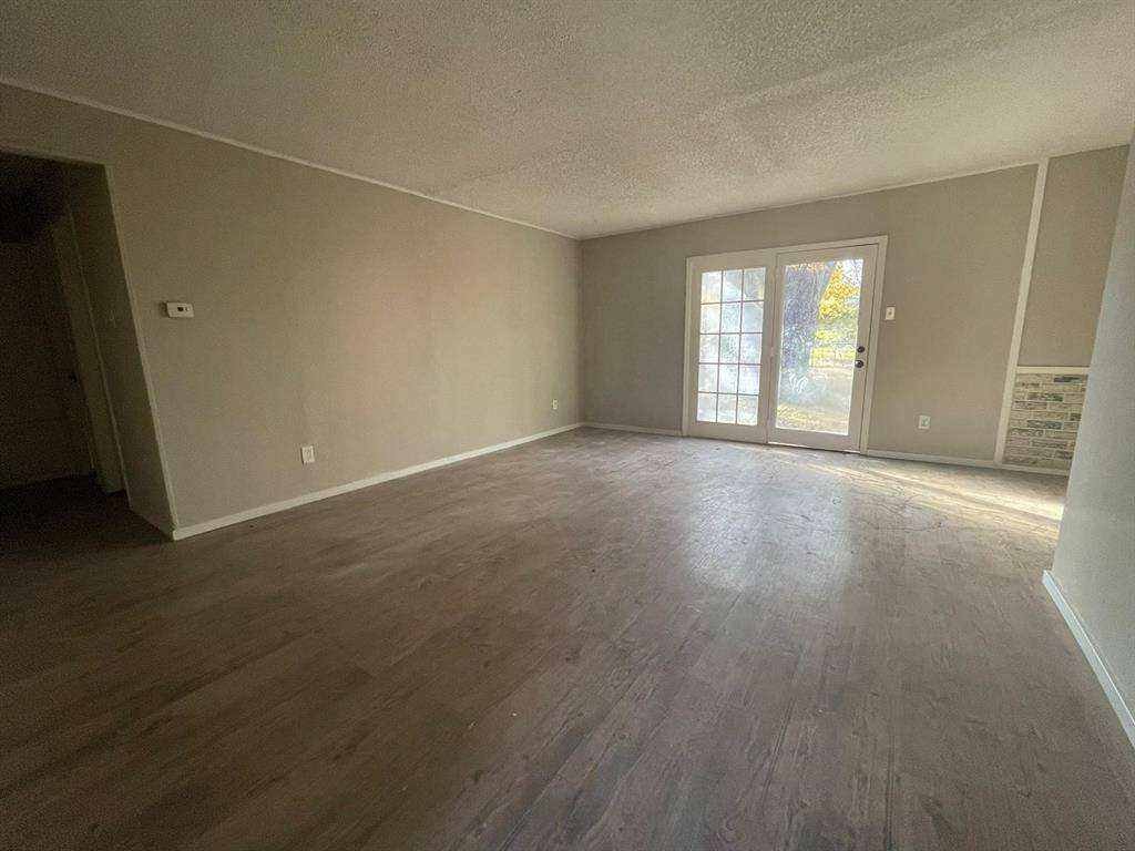 6840 Margaret Drive, Forest Hill, TX 76140