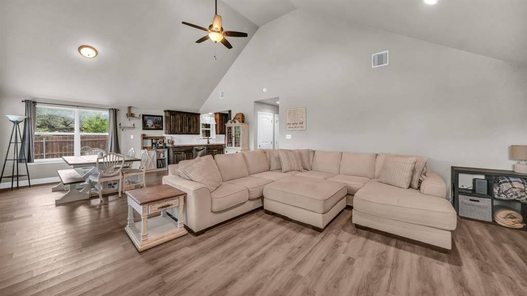2806 San Gabriel Drive, Granbury, TX 76048
