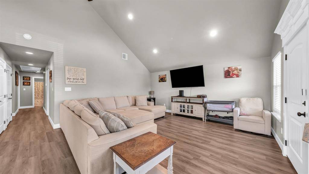 2806 San Gabriel Drive, Granbury, TX 76048
