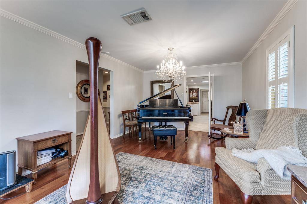 9936 Windlake Circle, Dallas, TX 75238