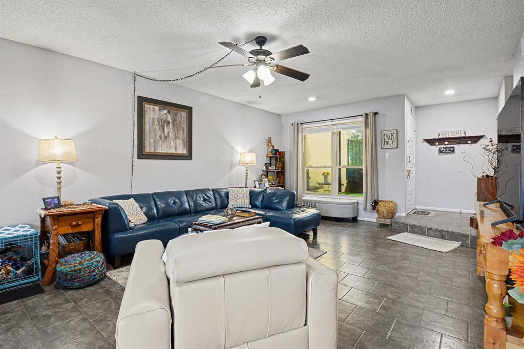 9446 Chimney Corner Lane, Dallas, TX 75243