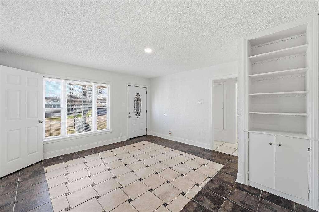 2813 La Monde Terrace, Sansom Park, TX 76114