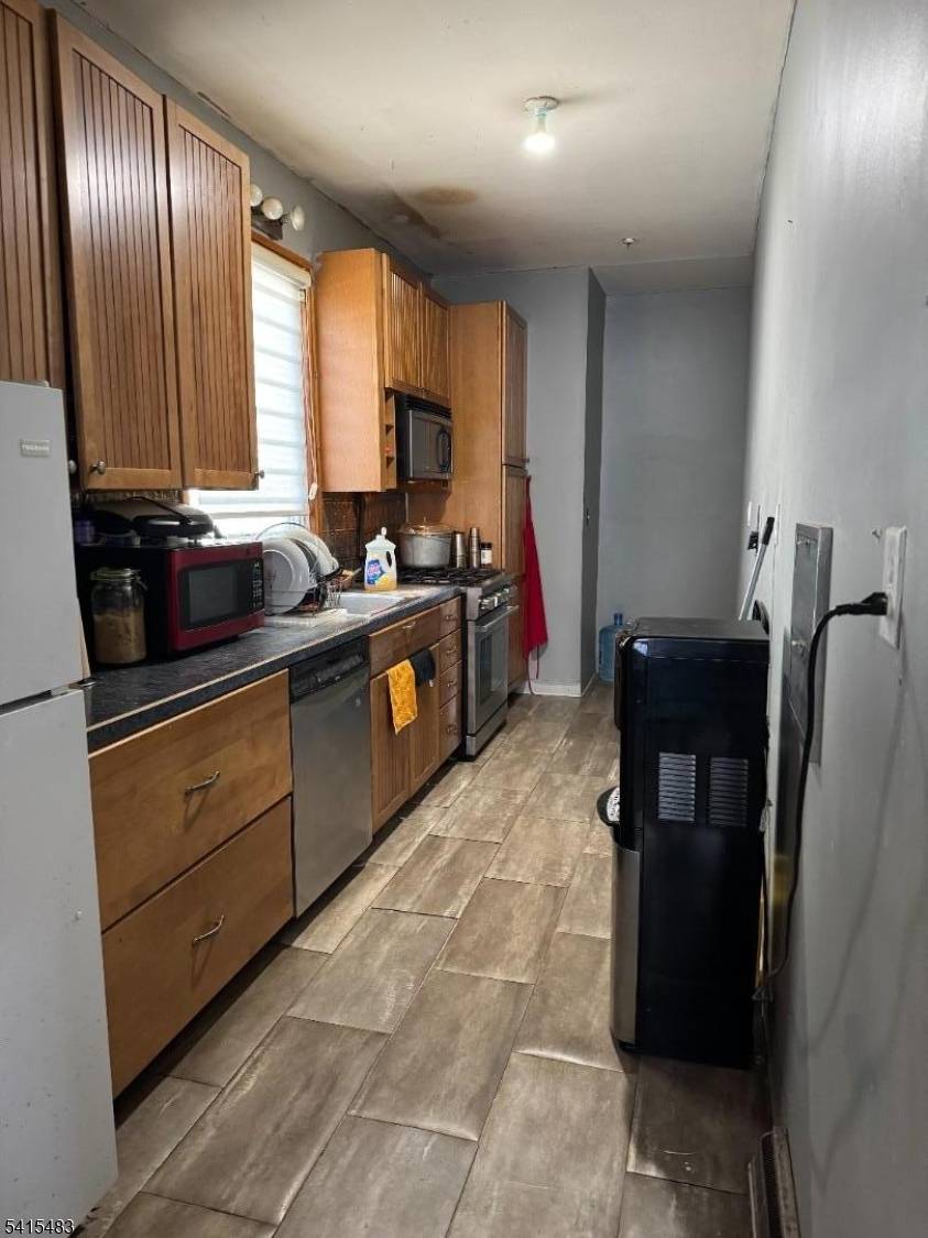 149 W 2Nd St, Clifton City, NJ 07011