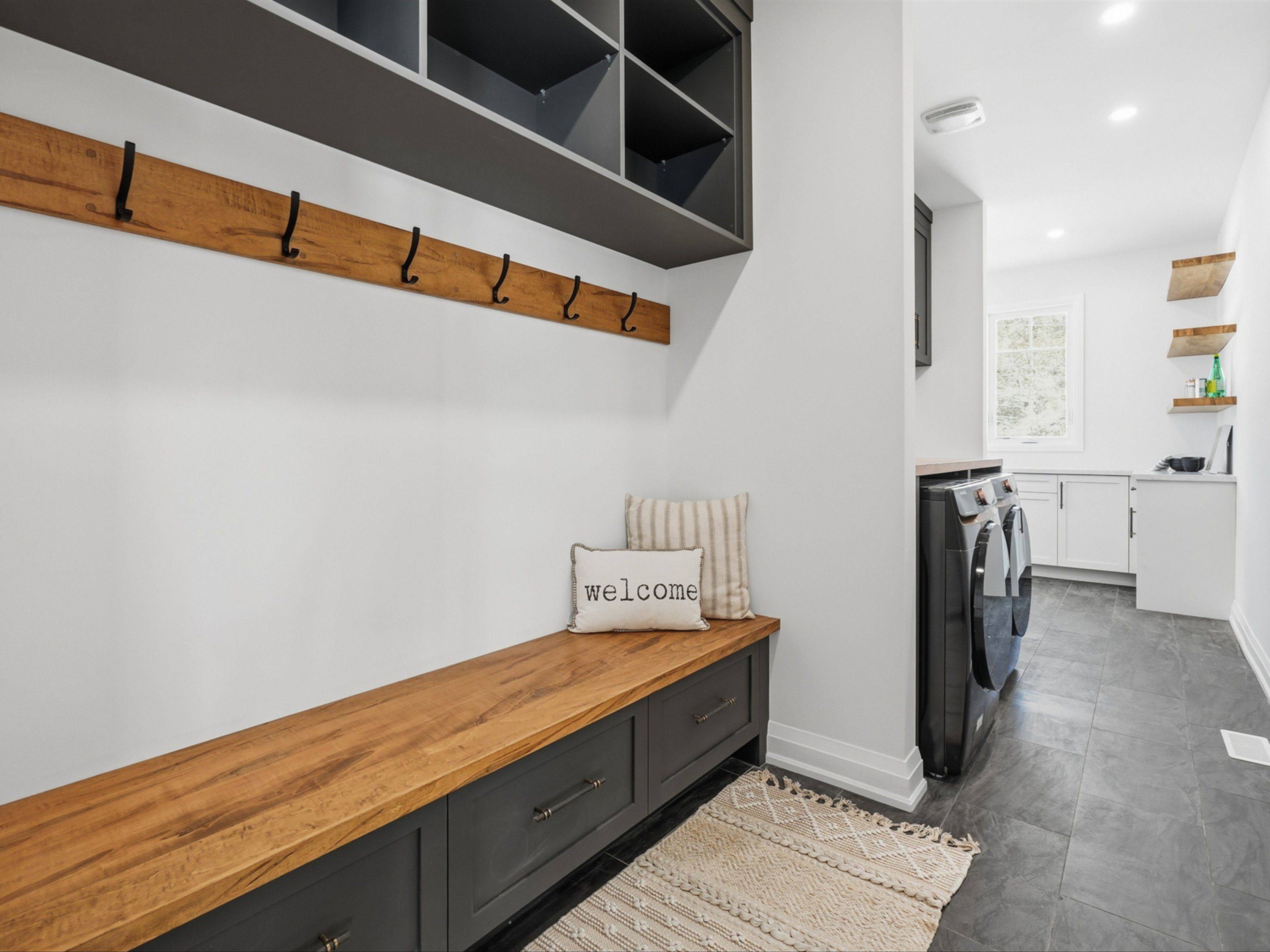 11 Clarkes LN, Huntsville, ON P0B 1M0