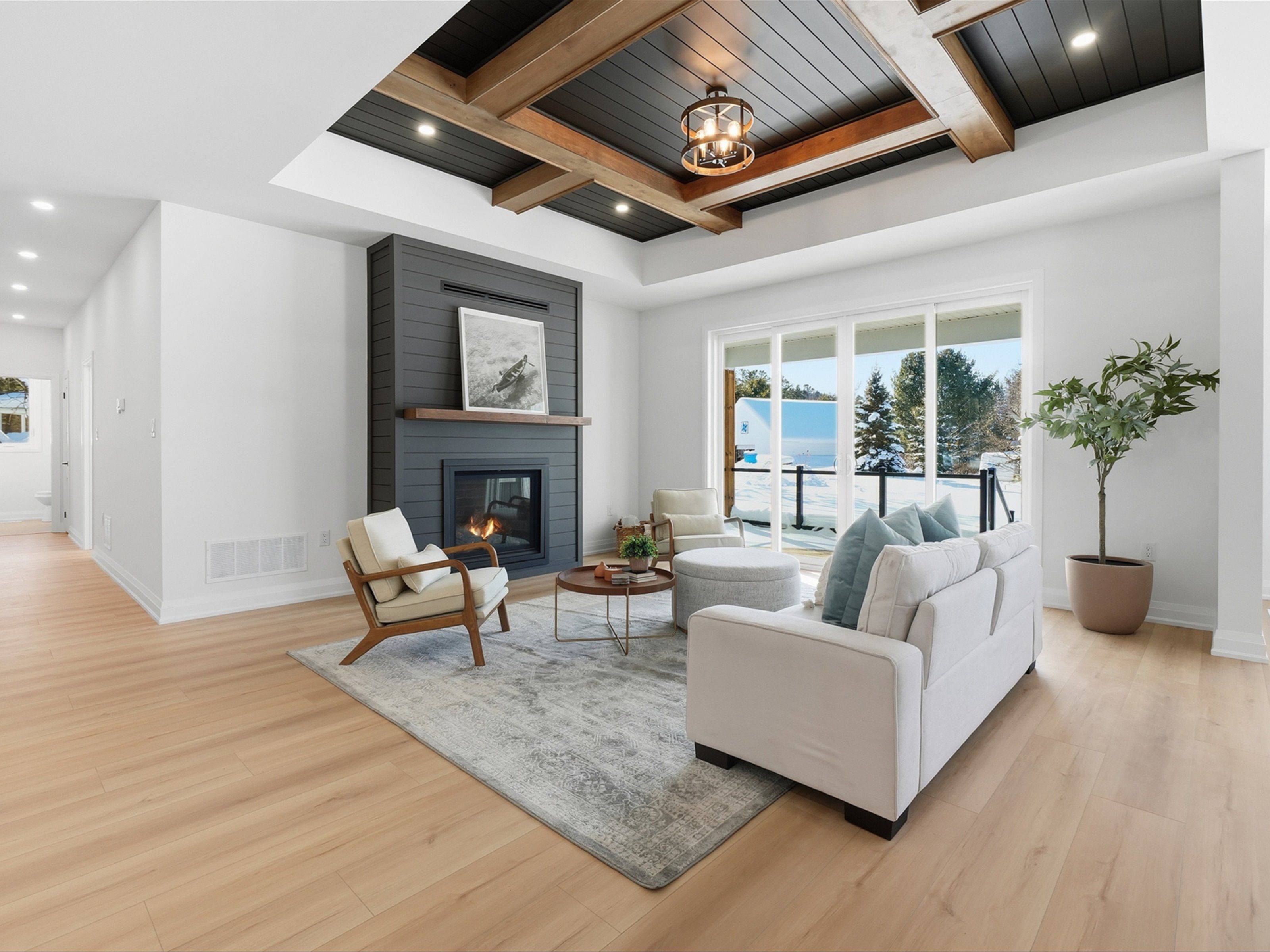 11 Clarkes LN, Huntsville, ON P0B 1M0