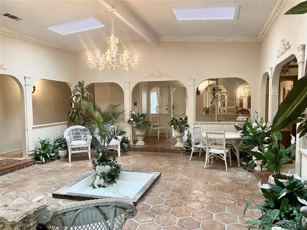 909 Overhill Drive, Bedford, TX 76022