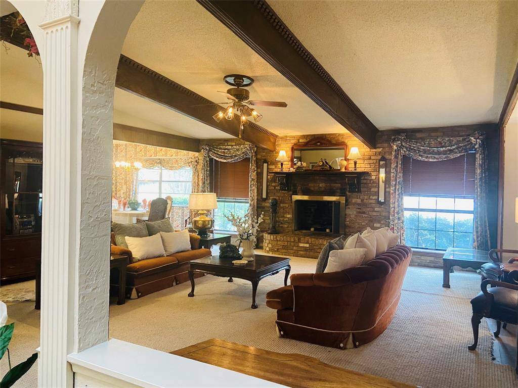 909 Overhill Drive, Bedford, TX 76022