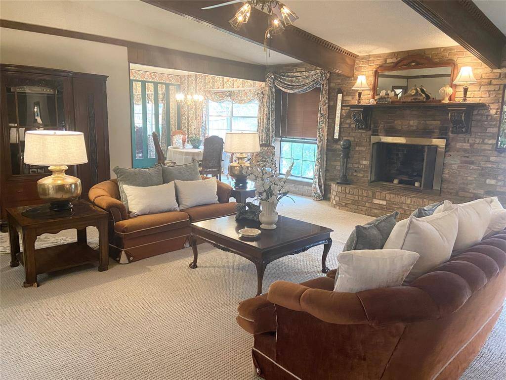 909 Overhill Drive, Bedford, TX 76022