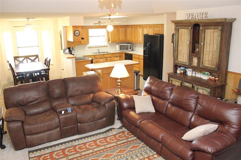 102 Wasco Cove, Lake Kiowa, TX 76240