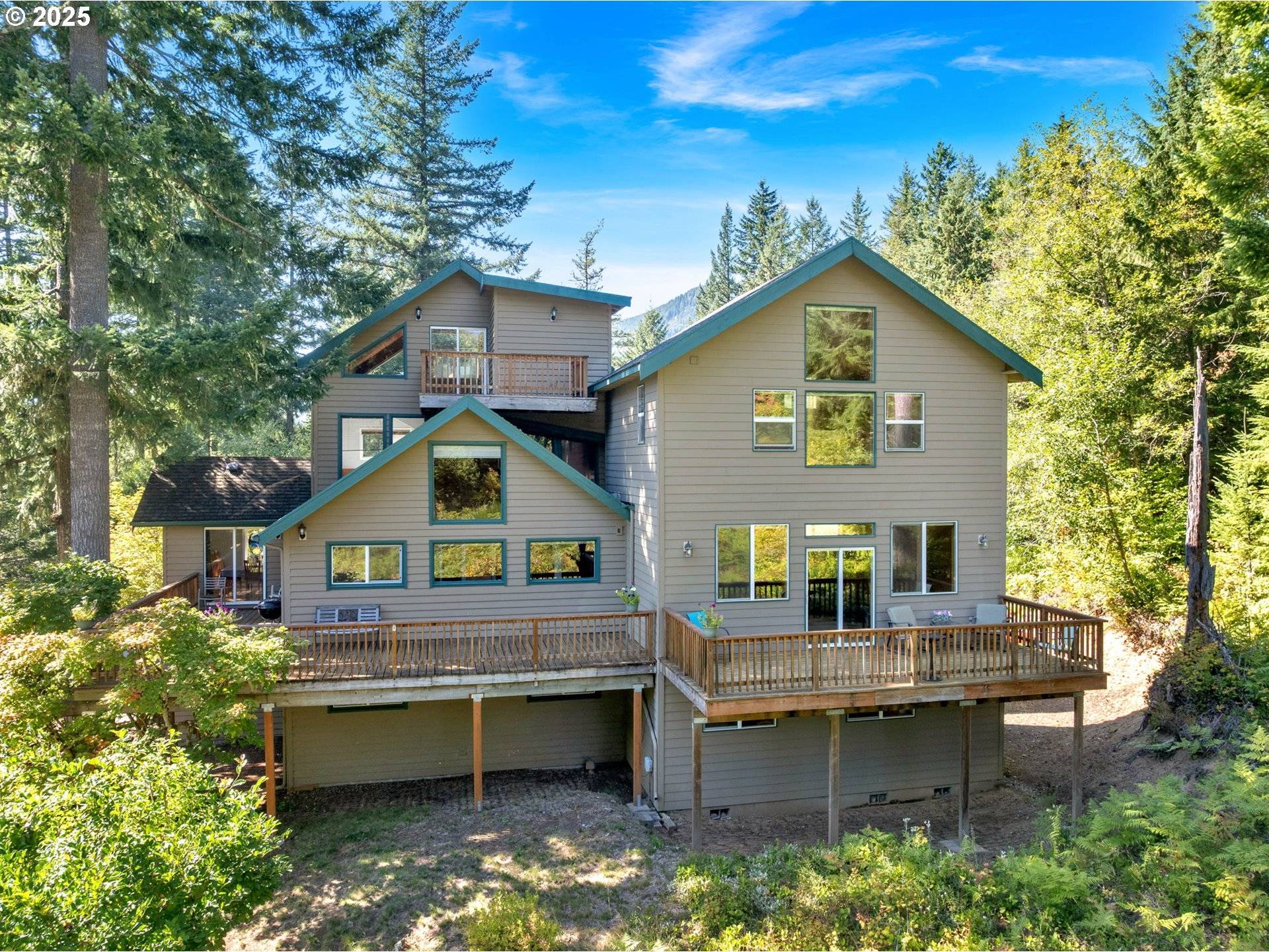 20497 E LOLO PASS RD, Rhododendron, OR 97049