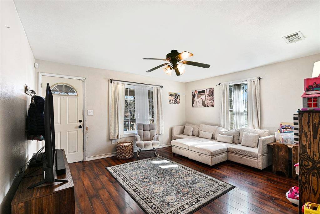 629 Alameda Road, Azle, TX 76020