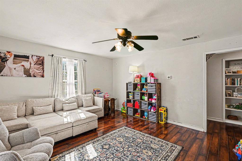 629 Alameda Road, Azle, TX 76020