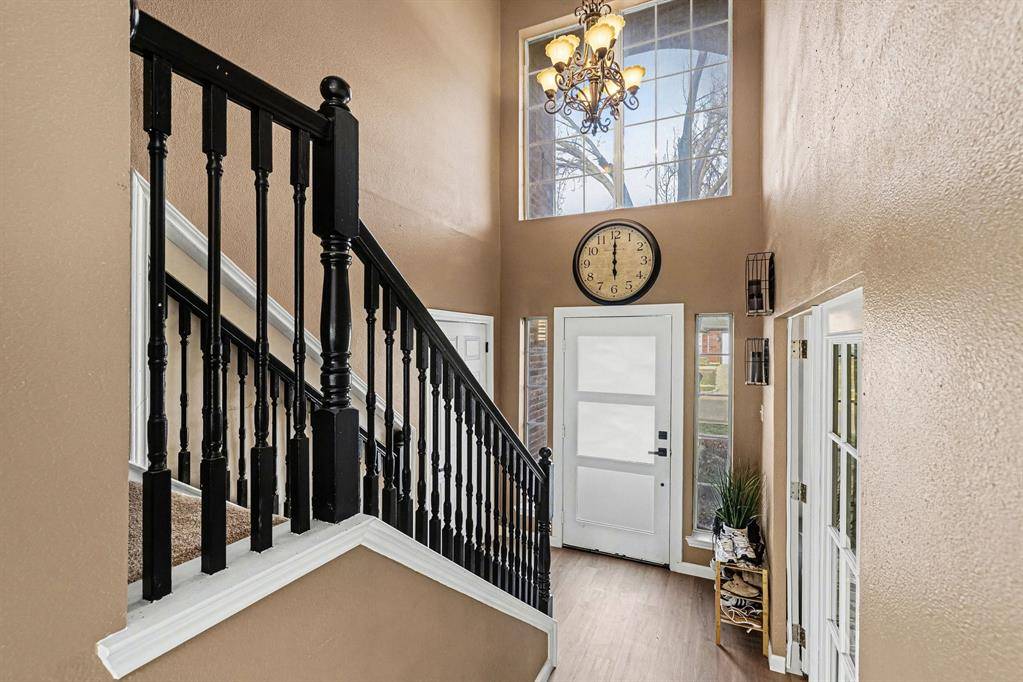 6715 Canyon Creek Drive, Arlington, TX 76001