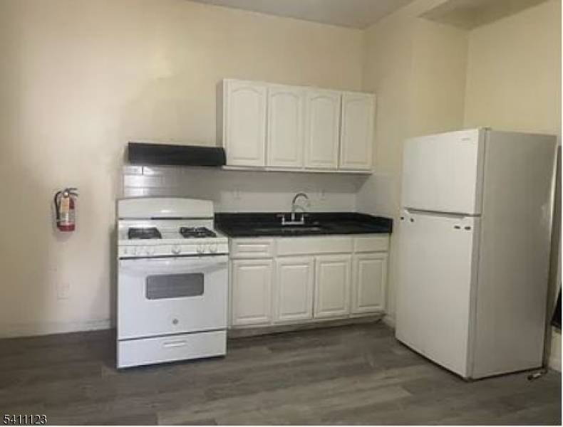 286 Broadway #2, Paterson City, NJ 07501