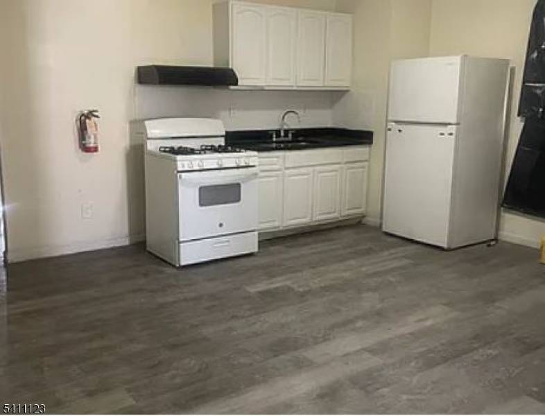 286 Broadway #2, Paterson City, NJ 07501