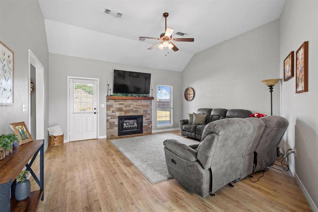 406 Sunshine Trail, Bells, TX 75414