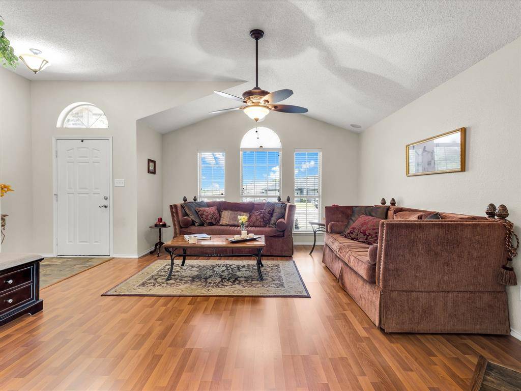 10117 High Bluff Drive, Fort Worth, TX 76108