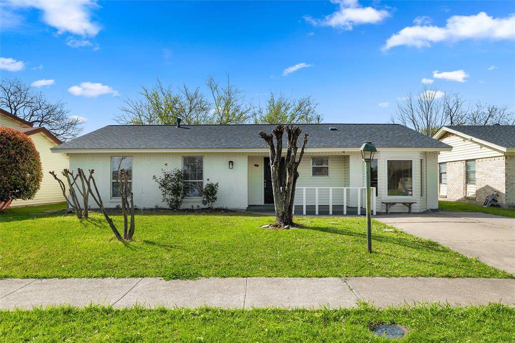 429 Blueberry Lane, Grand Prairie, TX 75052