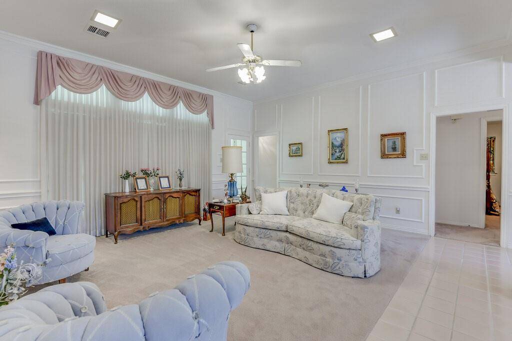 4901 Hidden Oaks Lane, Arlington, TX 76017