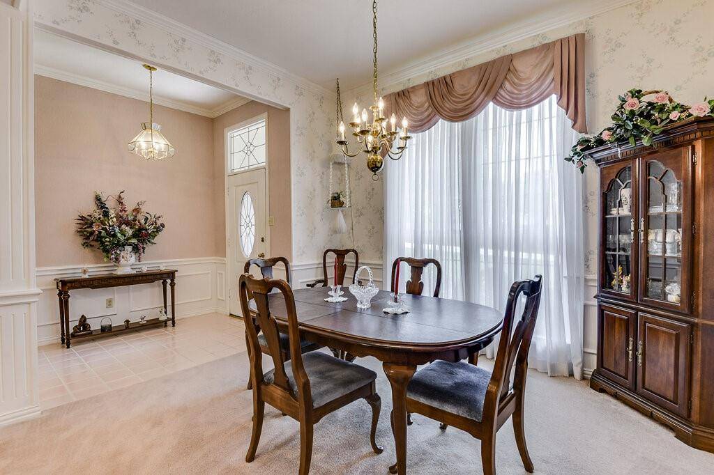 4901 Hidden Oaks Lane, Arlington, TX 76017