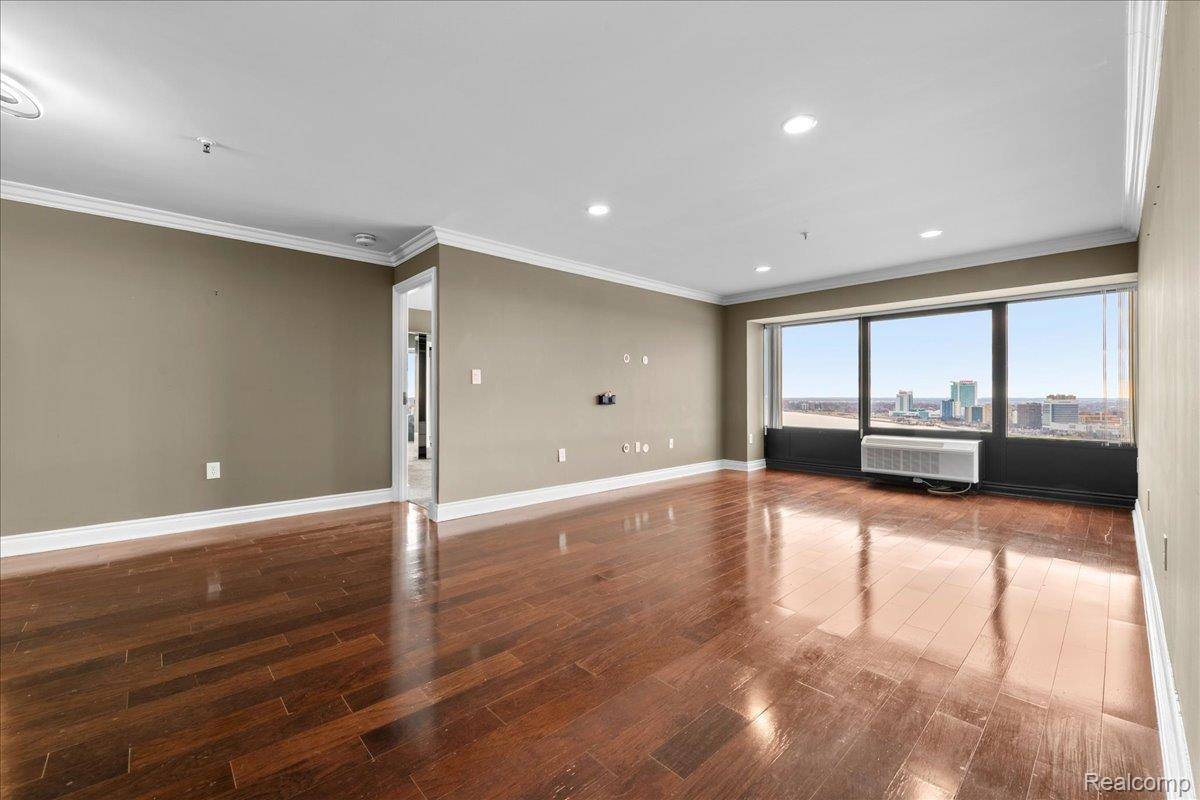 300 Riverfront DR #26J, Detroit, MI 48226