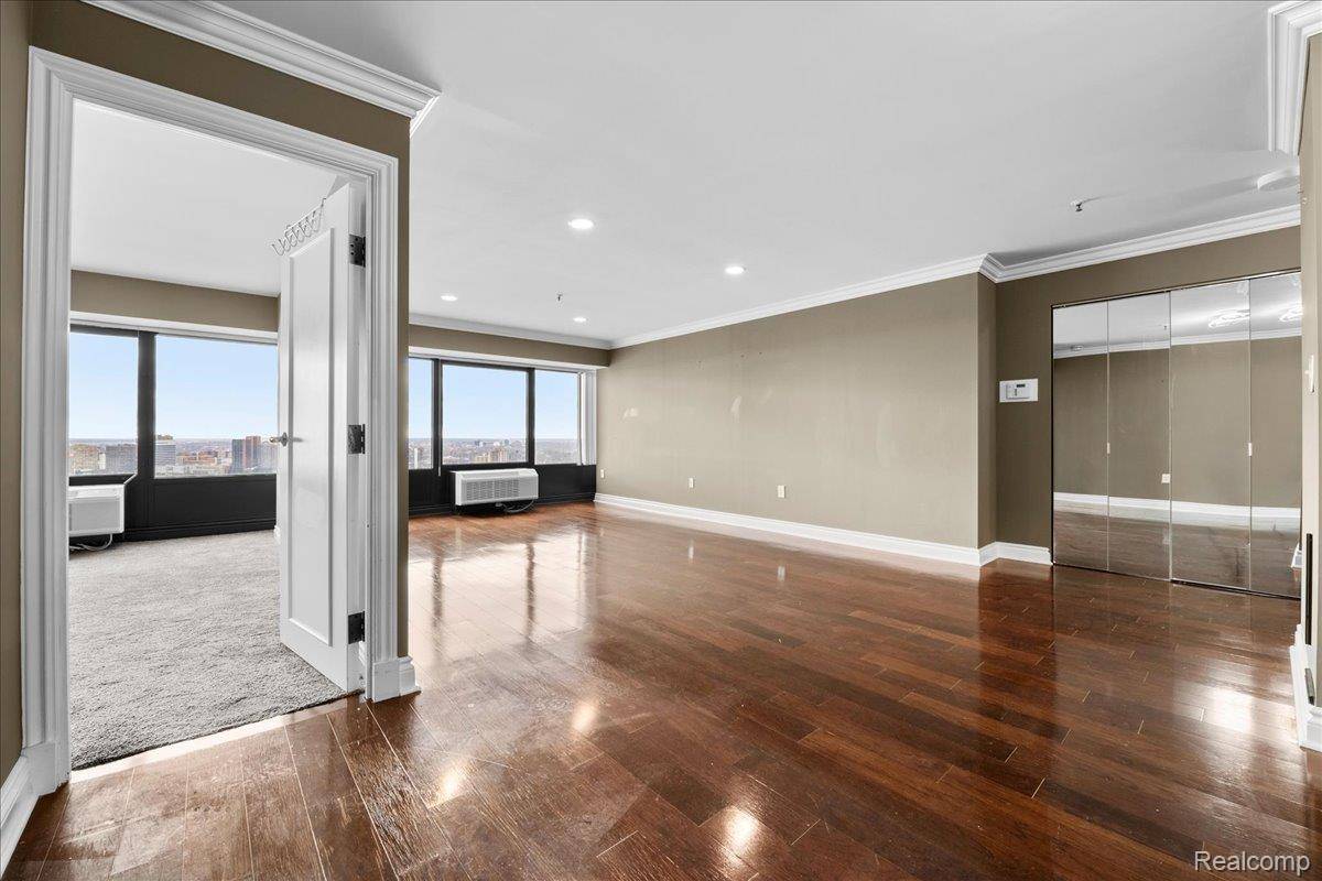 300 Riverfront DR #26J, Detroit, MI 48226