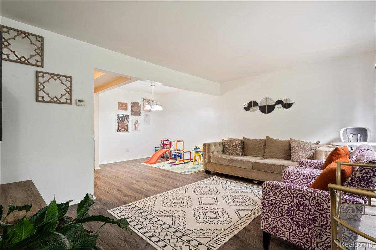 8323 Karam BLVD #4, Warren, MI 48093