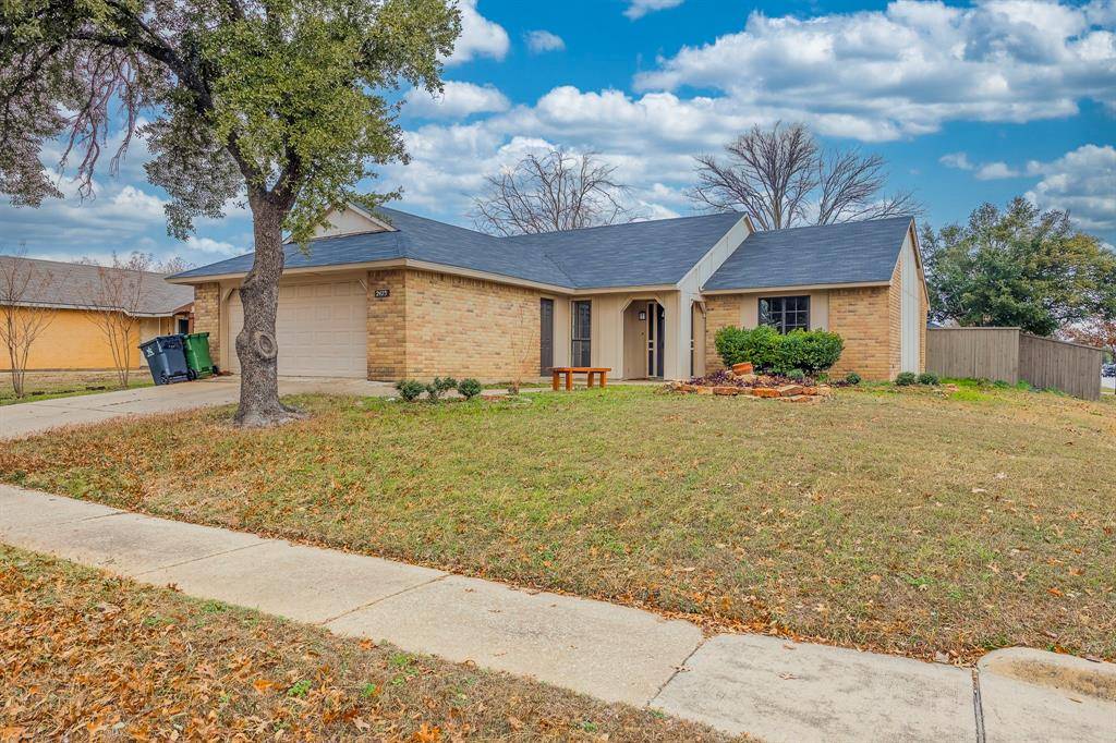 2423 Overbrook Drive, Arlington, TX 76014