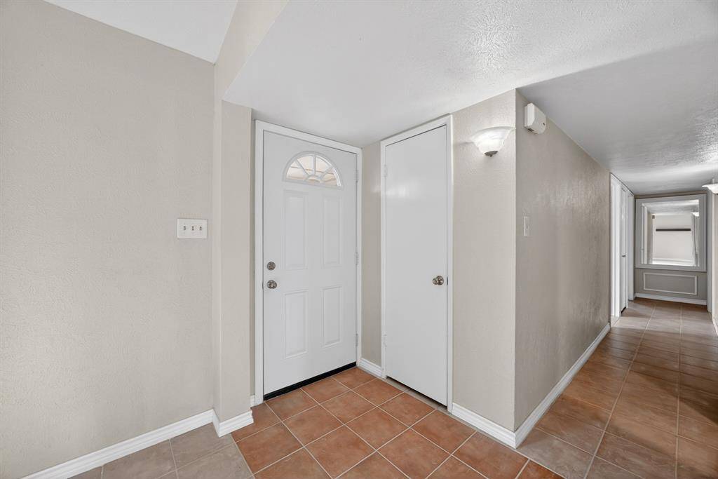 2423 Overbrook Drive, Arlington, TX 76014