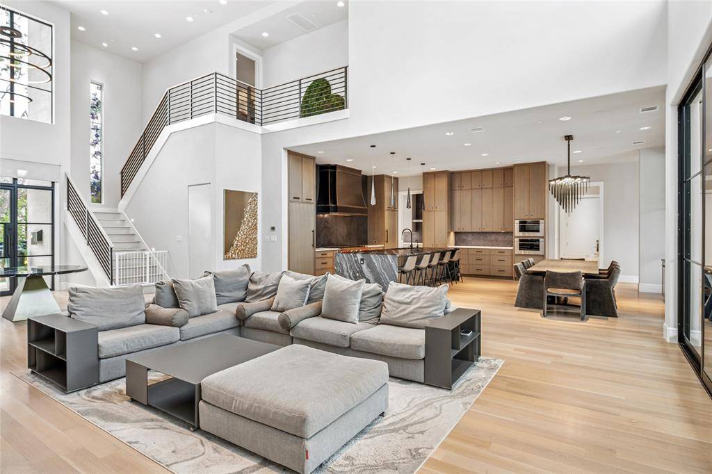 6307 Lavendale Avenue, Dallas, TX 75230