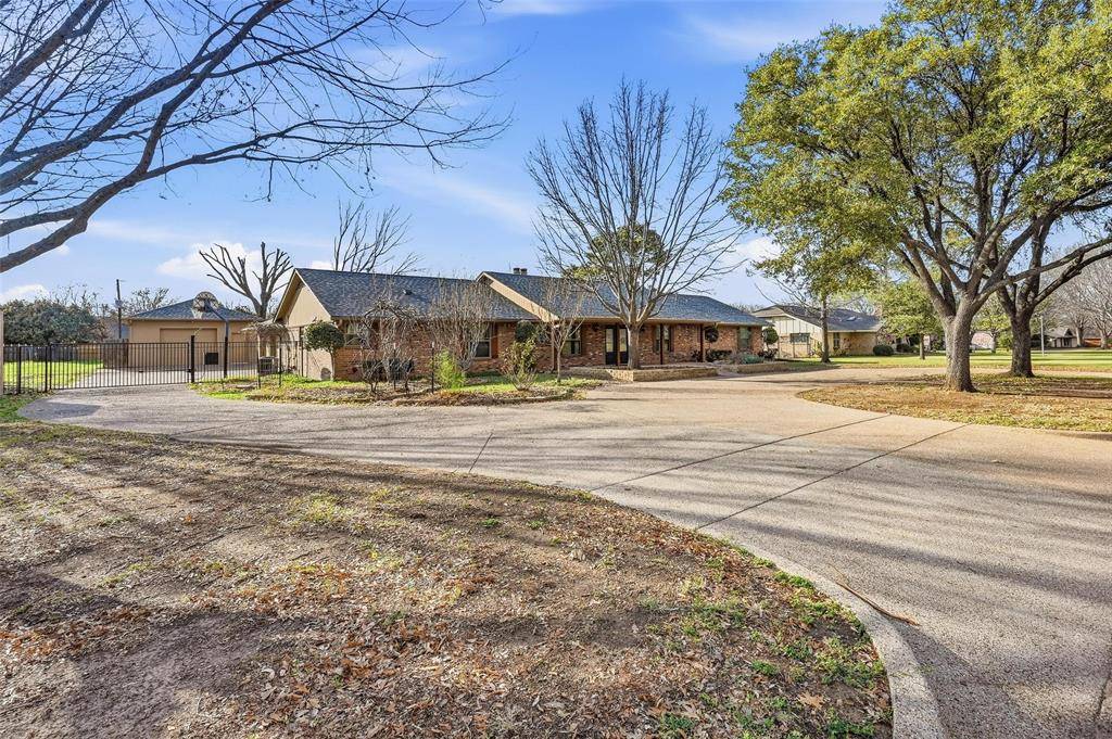 6208 Windsong Drive, Arlington, TX 76001