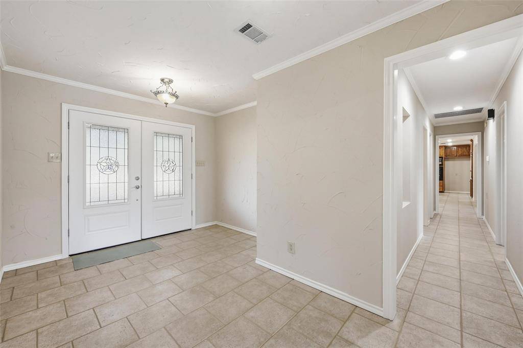 6208 Windsong Drive, Arlington, TX 76001