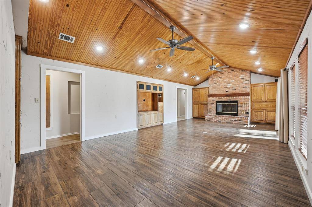 6208 Windsong Drive, Arlington, TX 76001