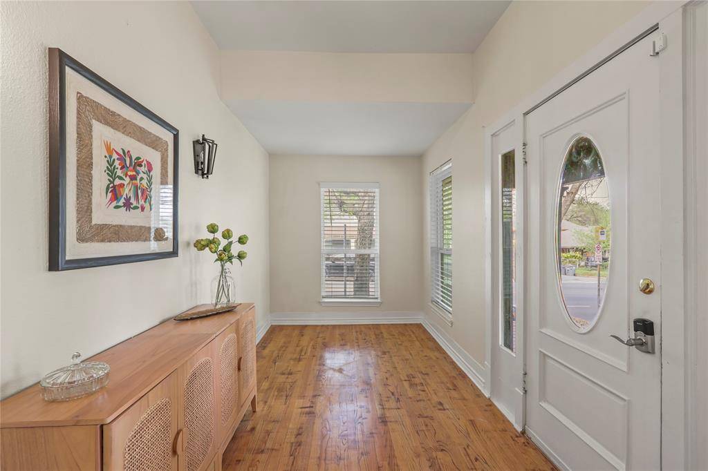 836 W 8th Street, Dallas, TX 75208