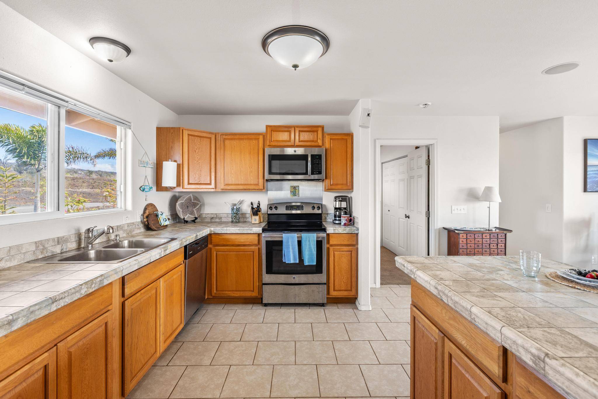 92-8436 MACADAMIA DR, Ocean View, HI 96737