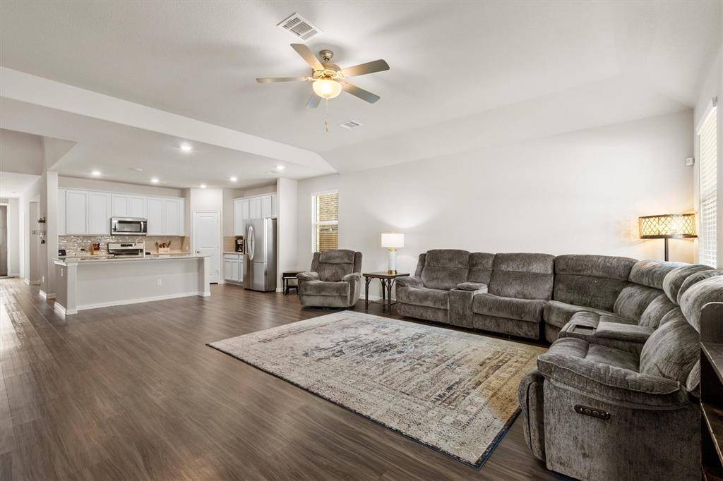 1617 Berry Ridge Trail, Aubrey, TX 76227