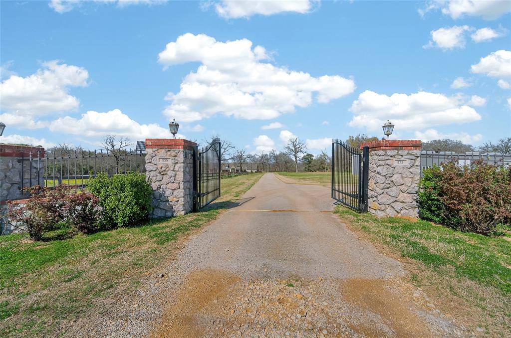 535 Riata Road, Bullard, TX 75757