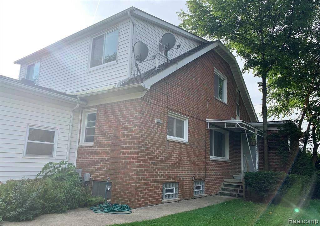 43300 N INTERSTATE 94 SERVICE DR, Van Buren Twp, MI 48111