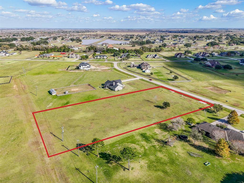 702 Comanche Trail Drive, Brazoria, TX 77583