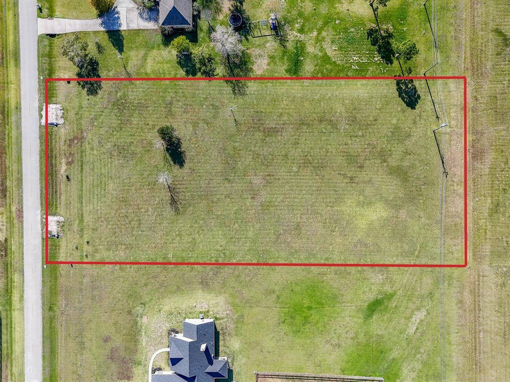 702 Comanche Trail Drive, Brazoria, TX 77583