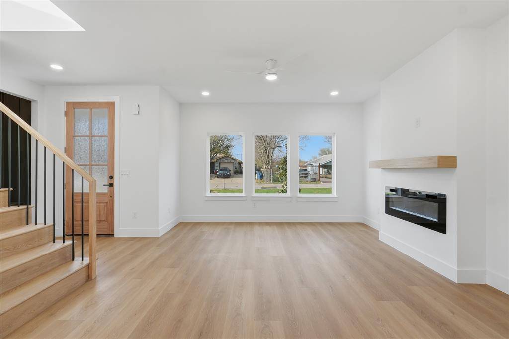 9480 Sandyland Boulevard, Dallas, TX 75217