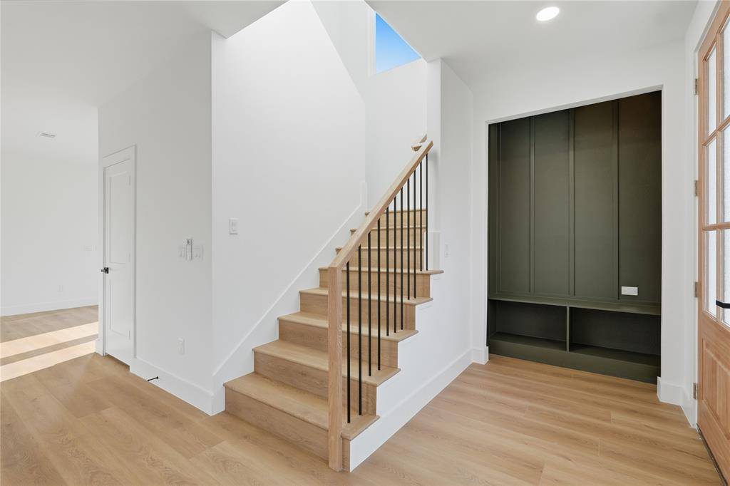 9480 Sandyland Boulevard, Dallas, TX 75217