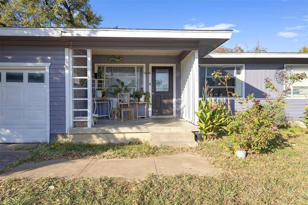 1202 Huddleston Drive, Grand Prairie, TX 75050