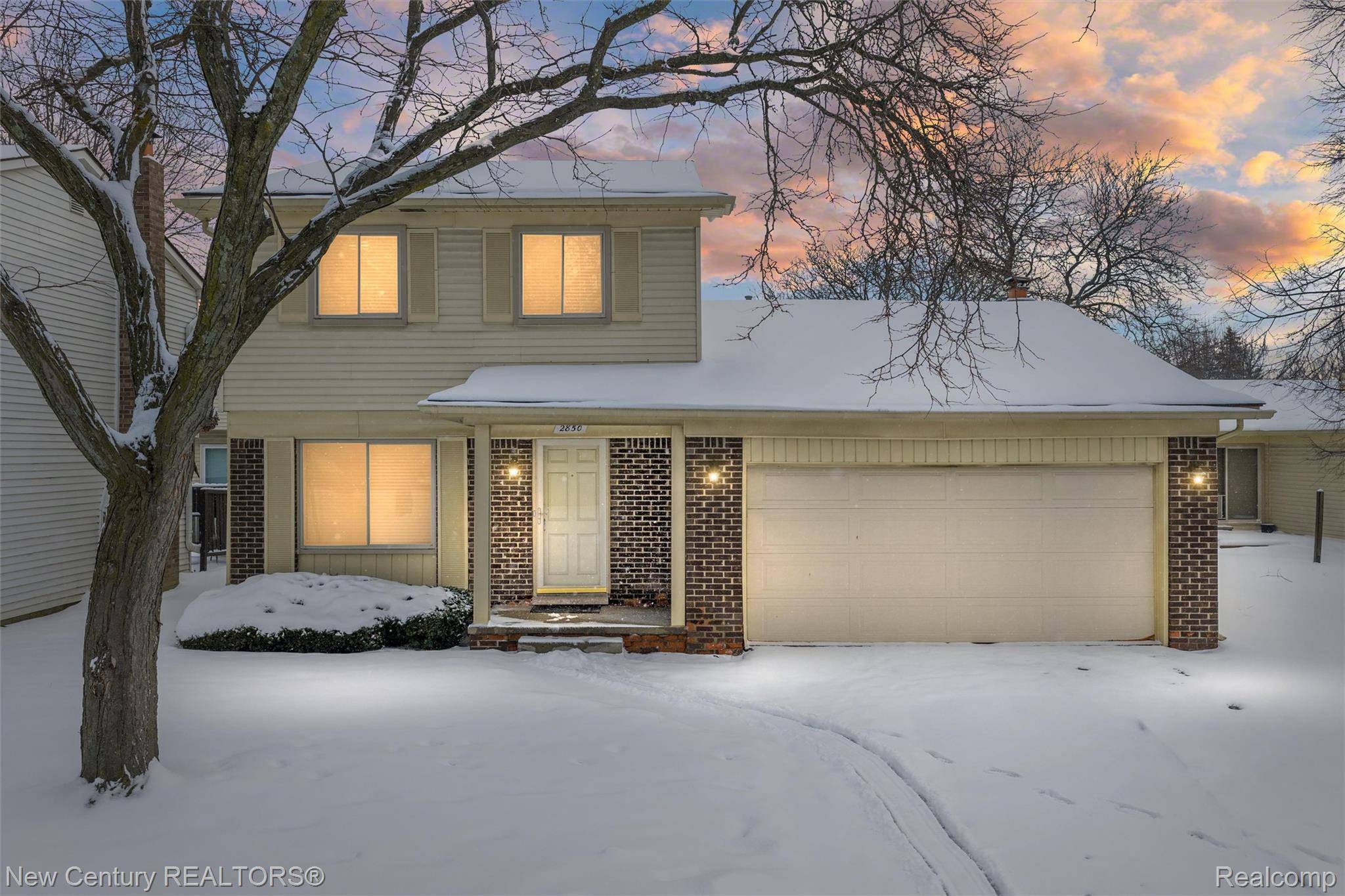 2850 Roundtree DR, Troy, MI 48083