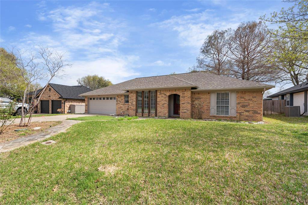1106 Almond Drive, Mansfield, TX 76063