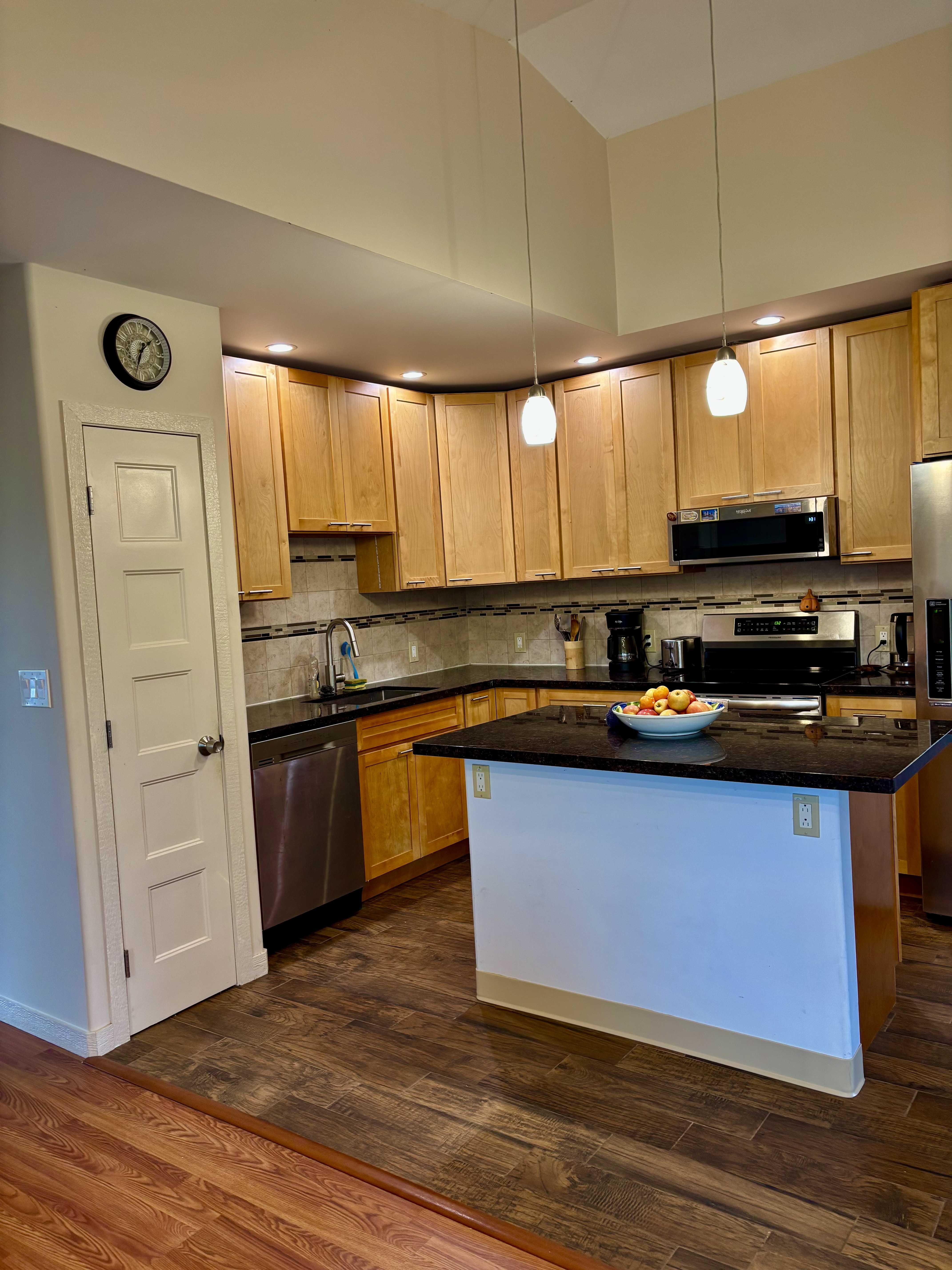 15-1051 KIAWE RD, Keaau, HI 96749